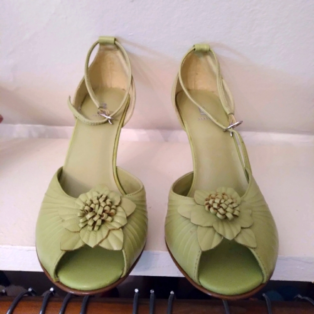 Bakers Celery Green Heels - Size 6 1/2B